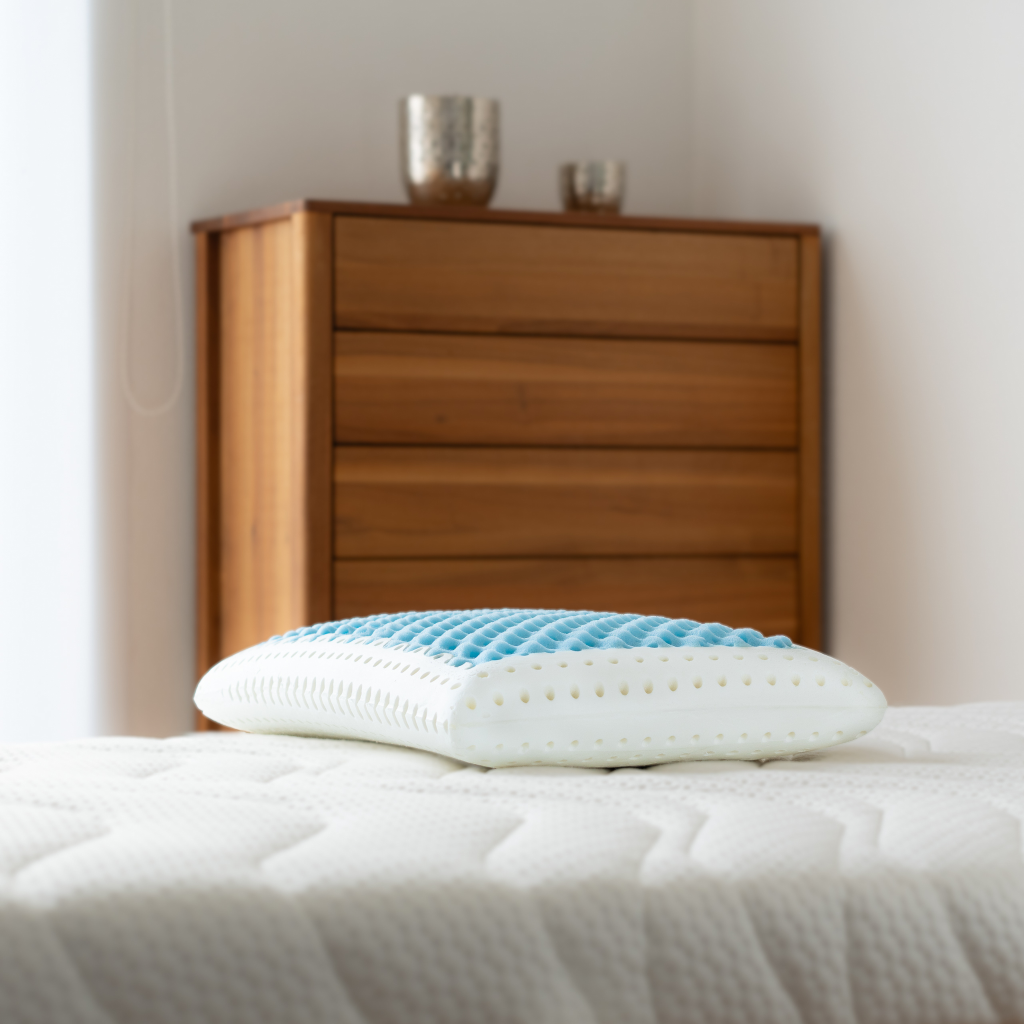 Xleep airxleep Hybrid-Kopfkissen in der Draufsicht – mit strukturiertem weißem Bezug